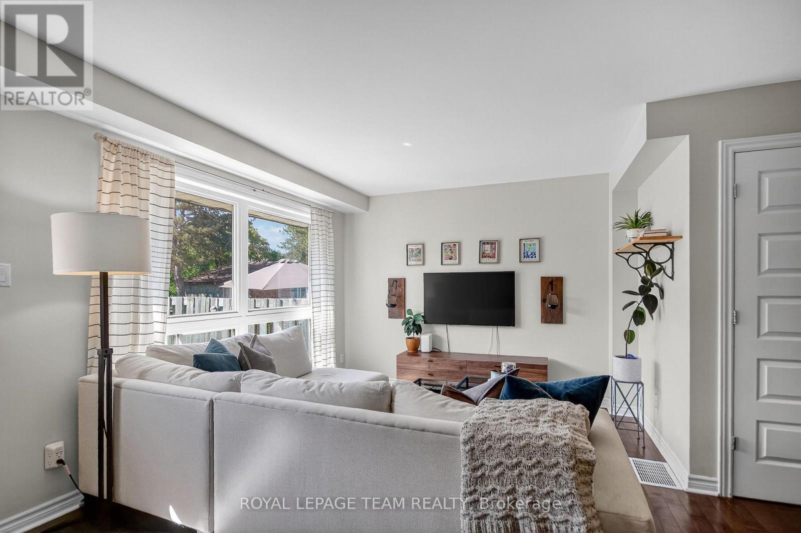 1e Seyton Drive, Ottawa, Ontario  K2H 8Y5 - Photo 7 - X12428041