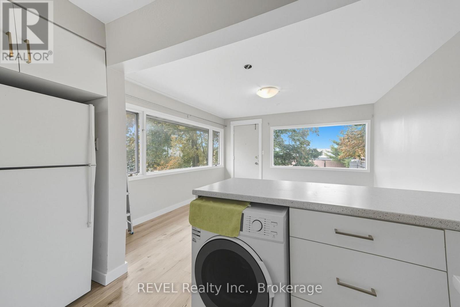 14 Bond Street, St. Catharines, Ontario  L2R 4Z2 - Photo 16 - X12428011