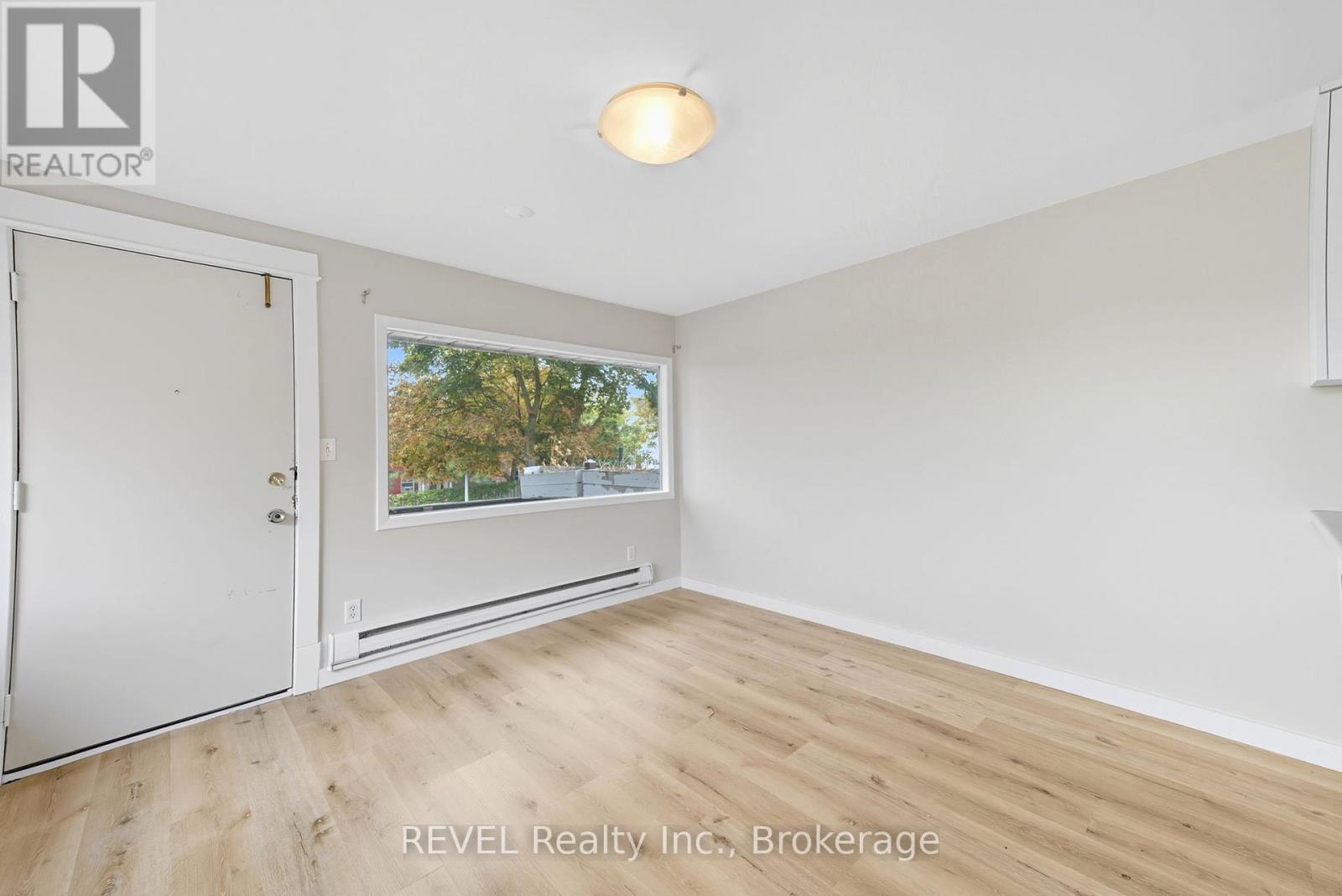 14 Bond Street, St. Catharines, Ontario  L2R 4Z2 - Photo 17 - X12428011