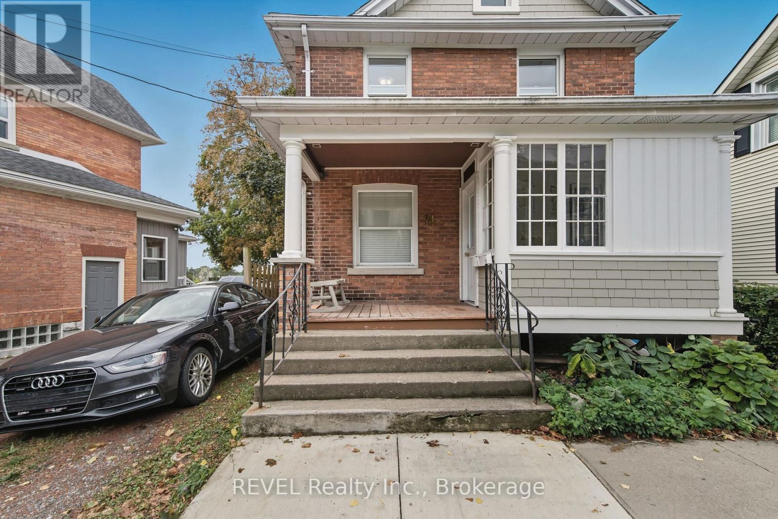 14 Bond Street, St. Catharines, Ontario  L2R 4Z2 - Photo 2 - X12428011