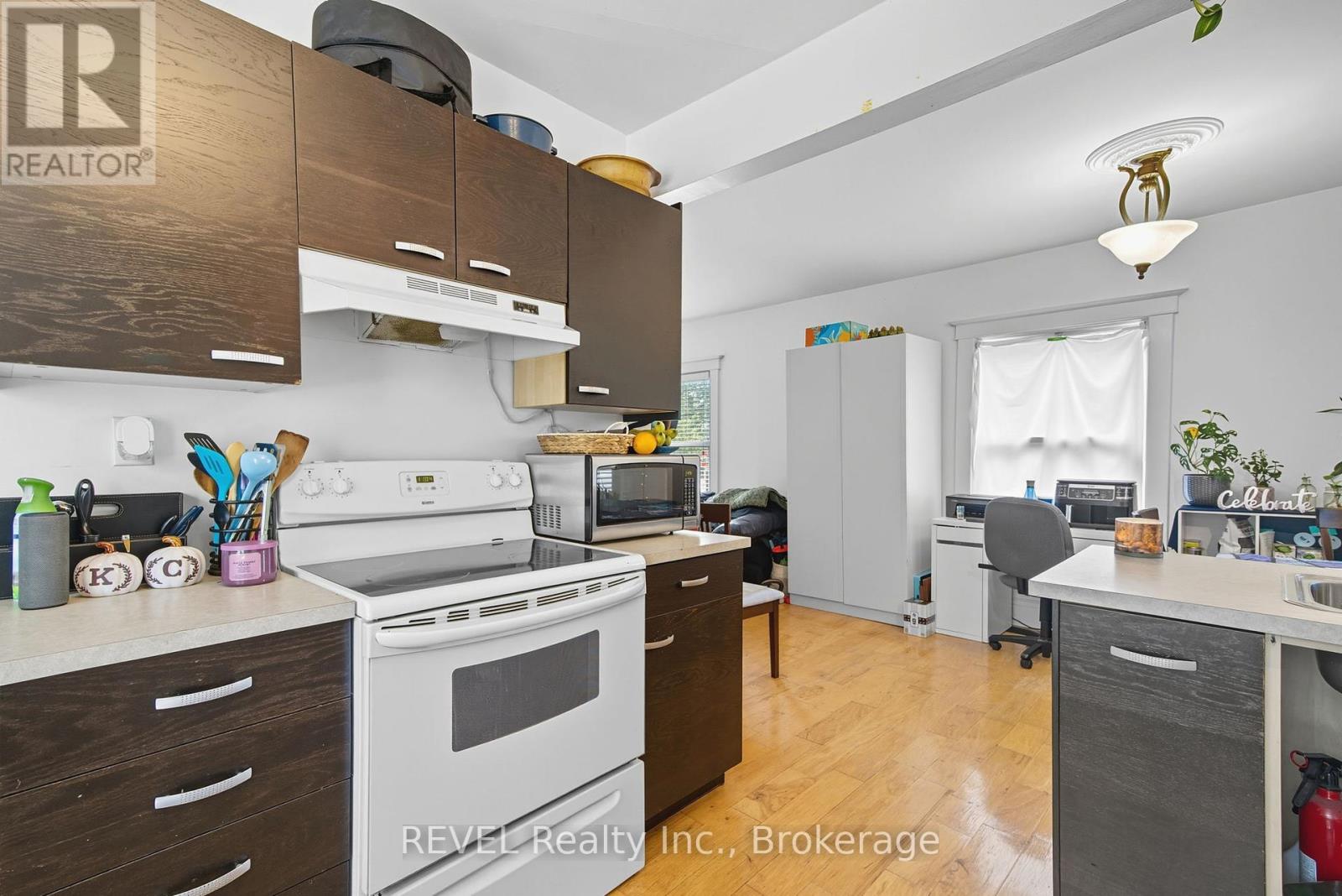 14 Bond Street, St. Catharines, Ontario  L2R 4Z2 - Photo 27 - X12428011
