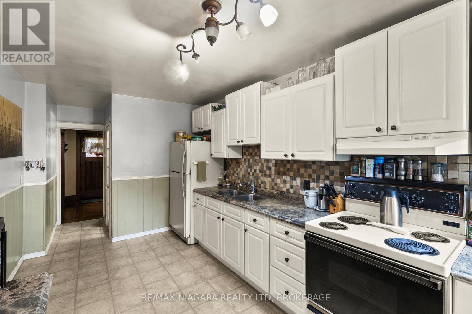 154 Melrose Avenue N, Hamilton (Stipley), Ontario  L8L 6X6 - Photo 17 - X12428059