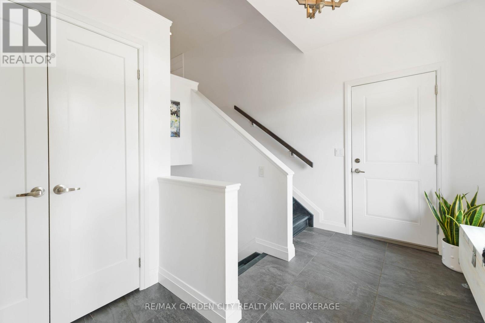 103 Scholfield Avenue S, Welland, Ontario  L3B 1N4 - Photo 4 - X12428072