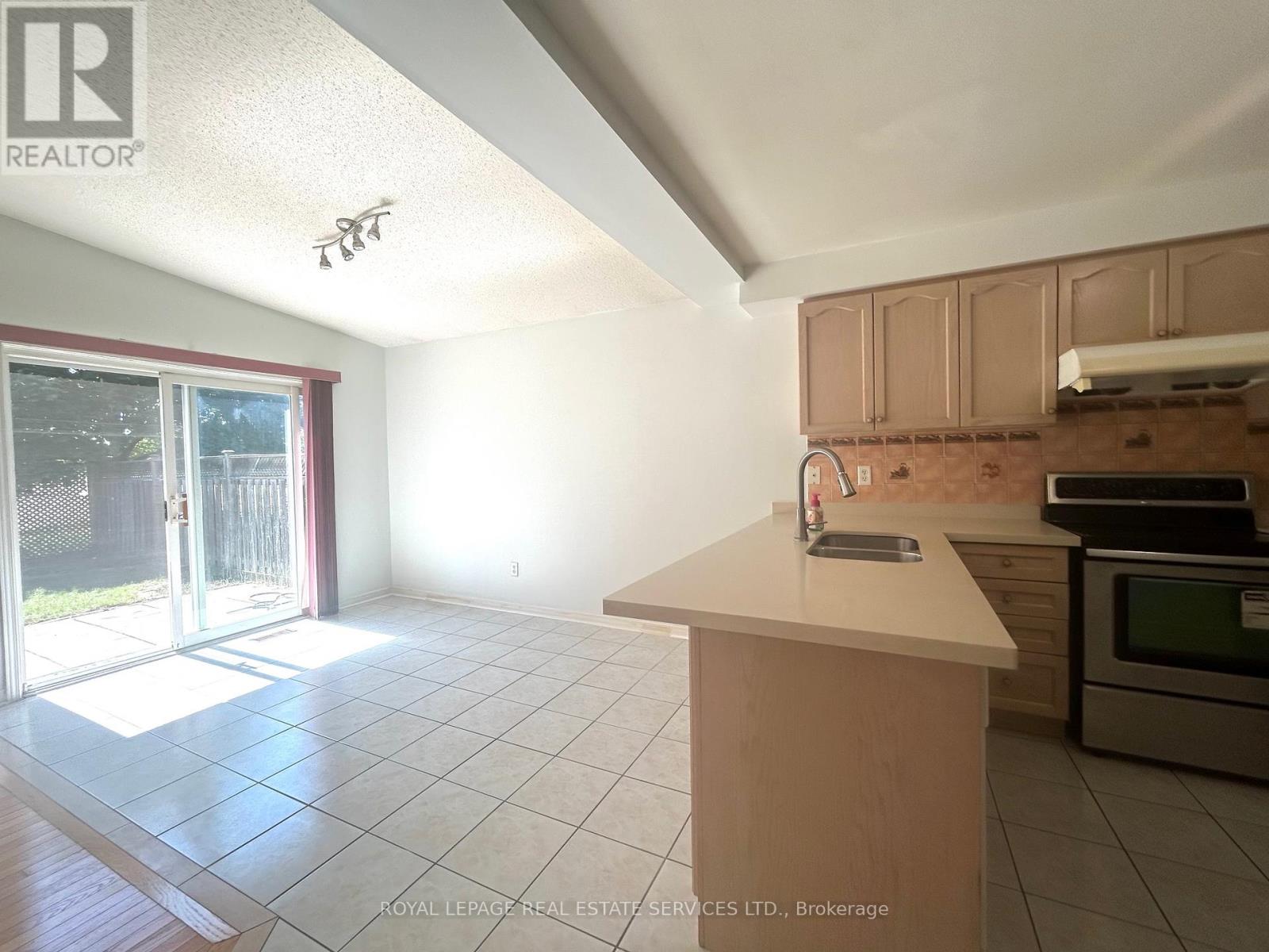 4908 Long Acre Drive, Mississauga, Ontario  L5M 7L1 - Photo 10 - W12428006