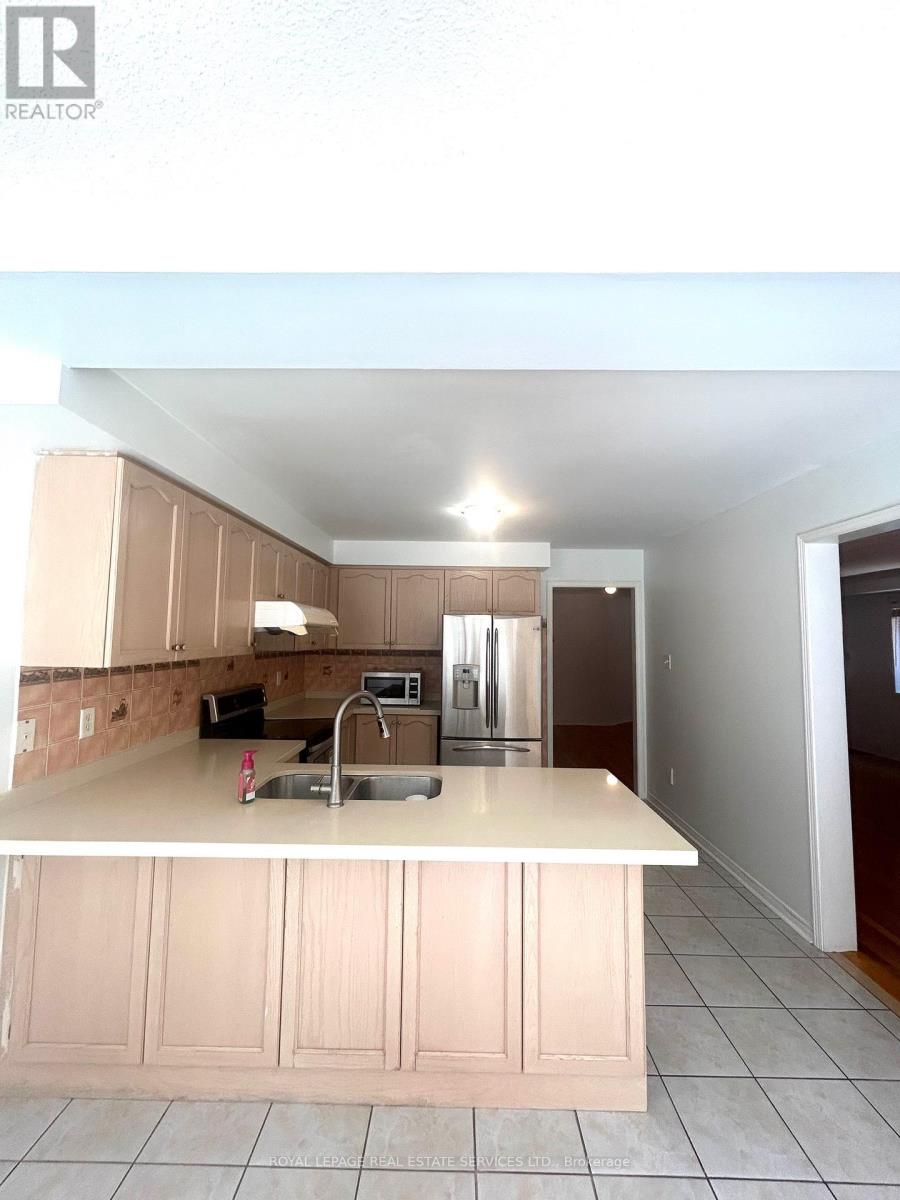 4908 Long Acre Drive, Mississauga, Ontario  L5M 7L1 - Photo 11 - W12428006