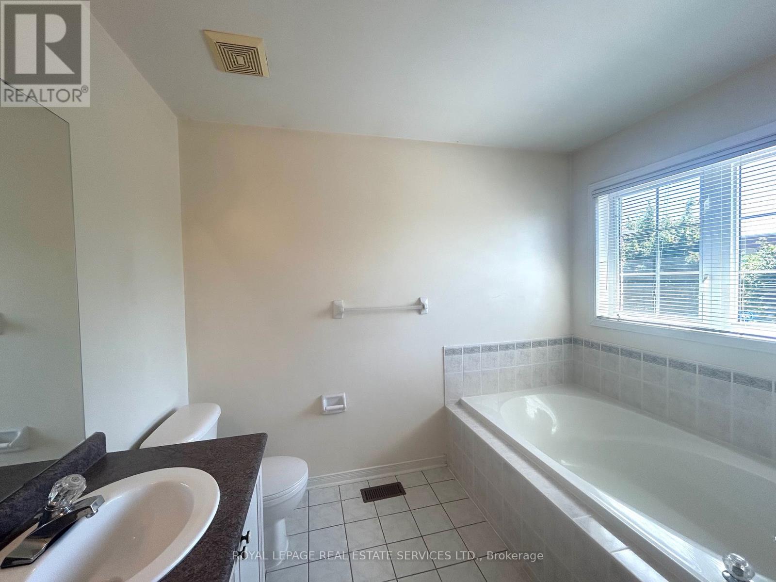 4908 Long Acre Drive, Mississauga, Ontario  L5M 7L1 - Photo 20 - W12428006