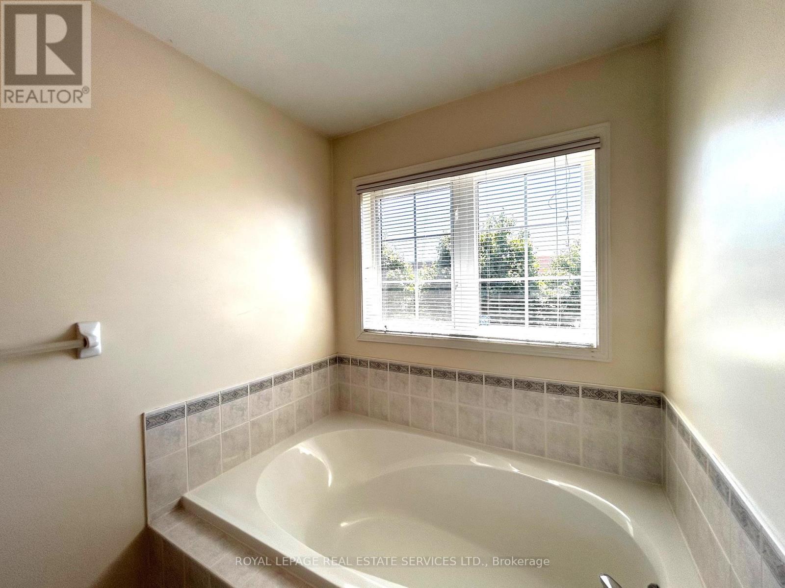 4908 Long Acre Drive, Mississauga, Ontario  L5M 7L1 - Photo 22 - W12428006