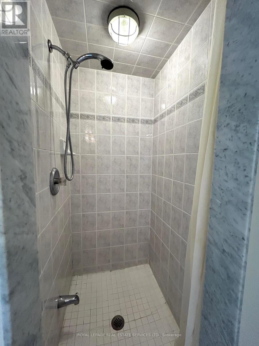 4908 Long Acre Drive, Mississauga, Ontario  L5M 7L1 - Photo 23 - W12428006