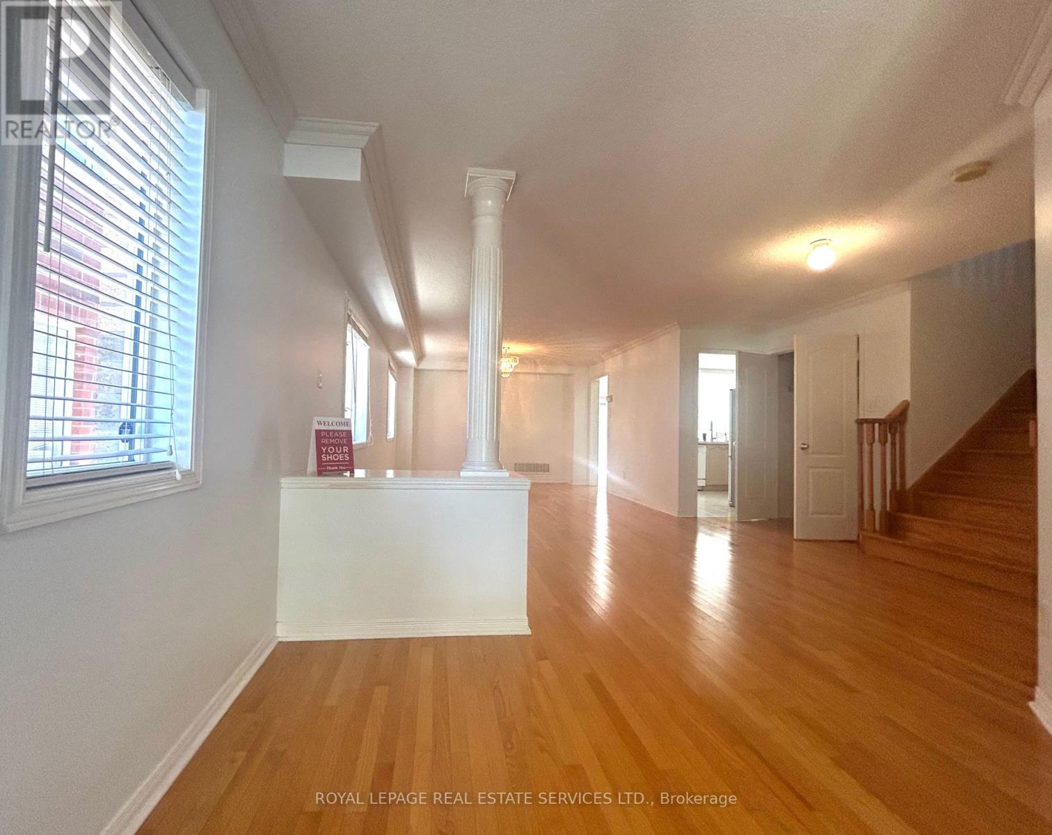 4908 Long Acre Drive, Mississauga, Ontario  L5M 7L1 - Photo 4 - W12428006