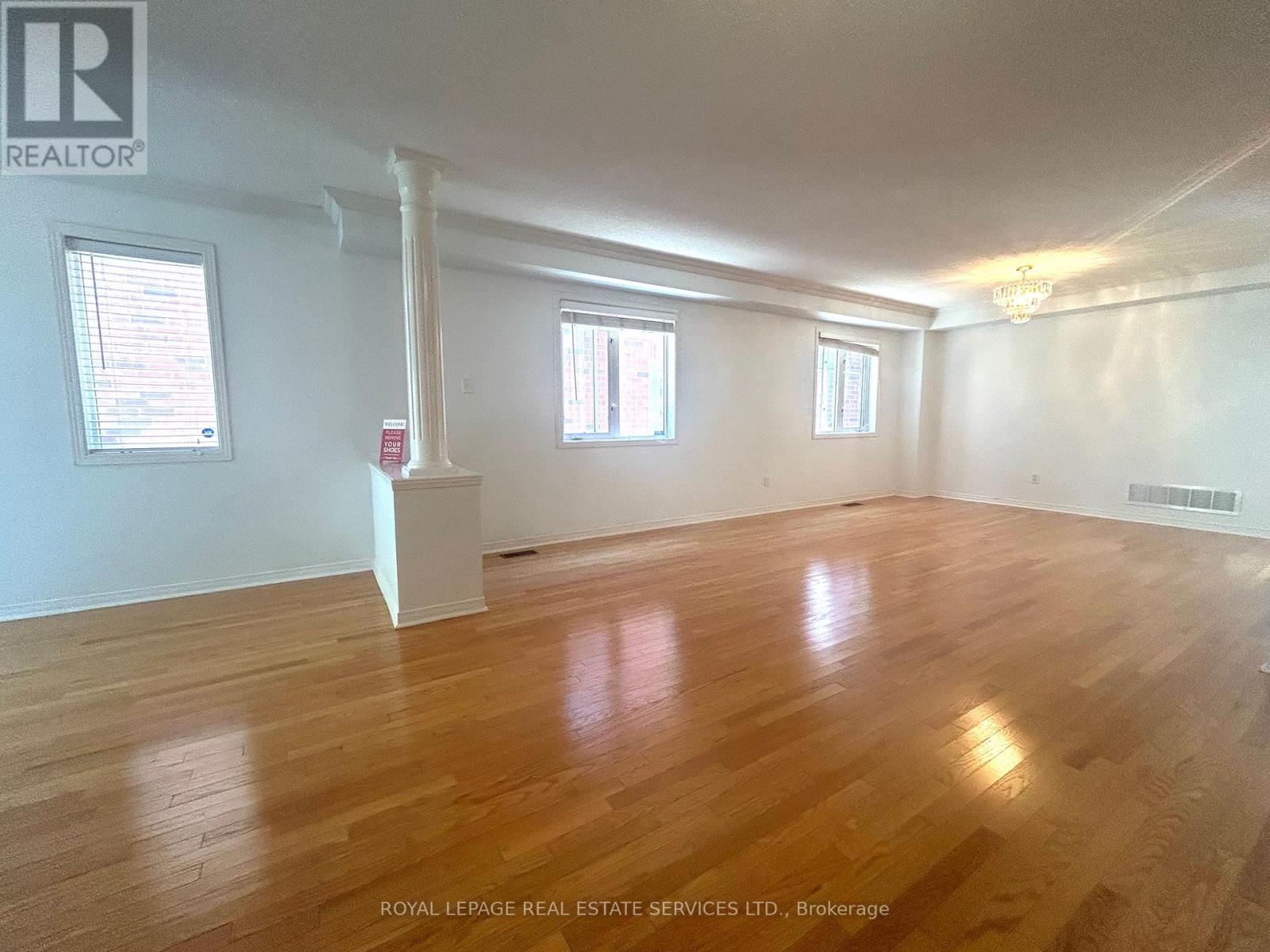 4908 Long Acre Drive, Mississauga, Ontario  L5M 7L1 - Photo 5 - W12428006