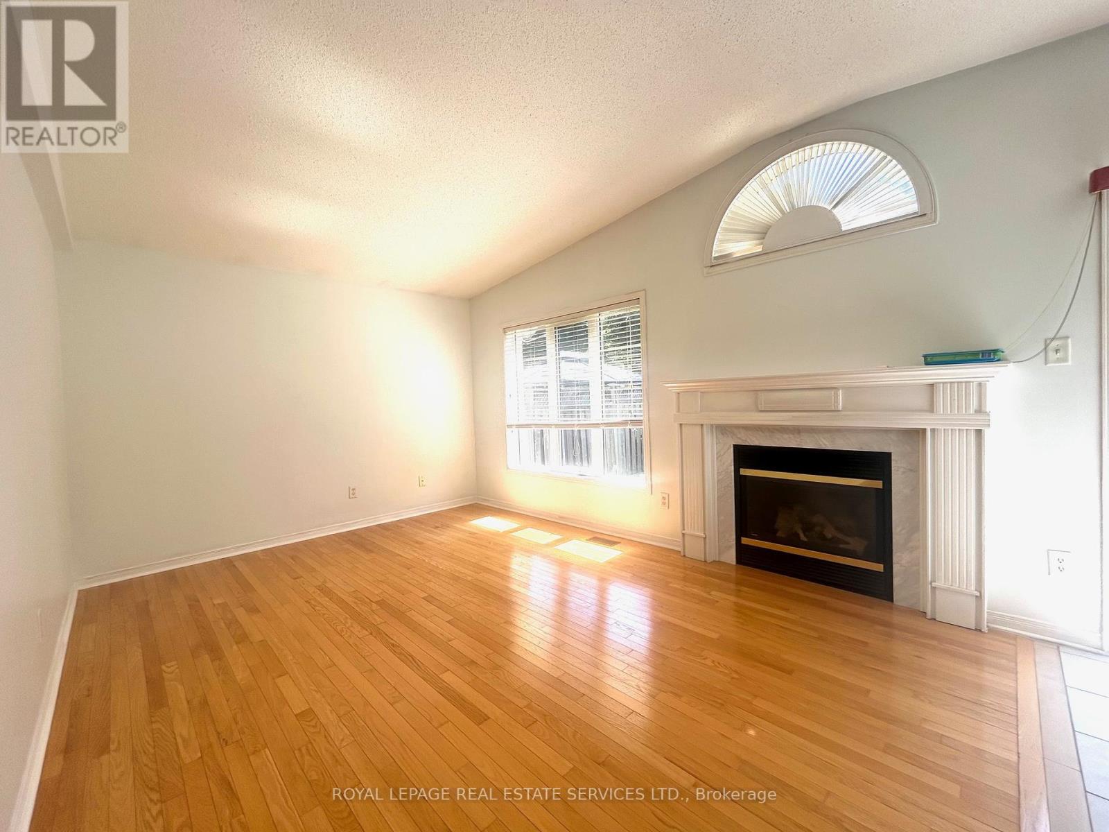 4908 Long Acre Drive, Mississauga, Ontario  L5M 7L1 - Photo 7 - W12428006