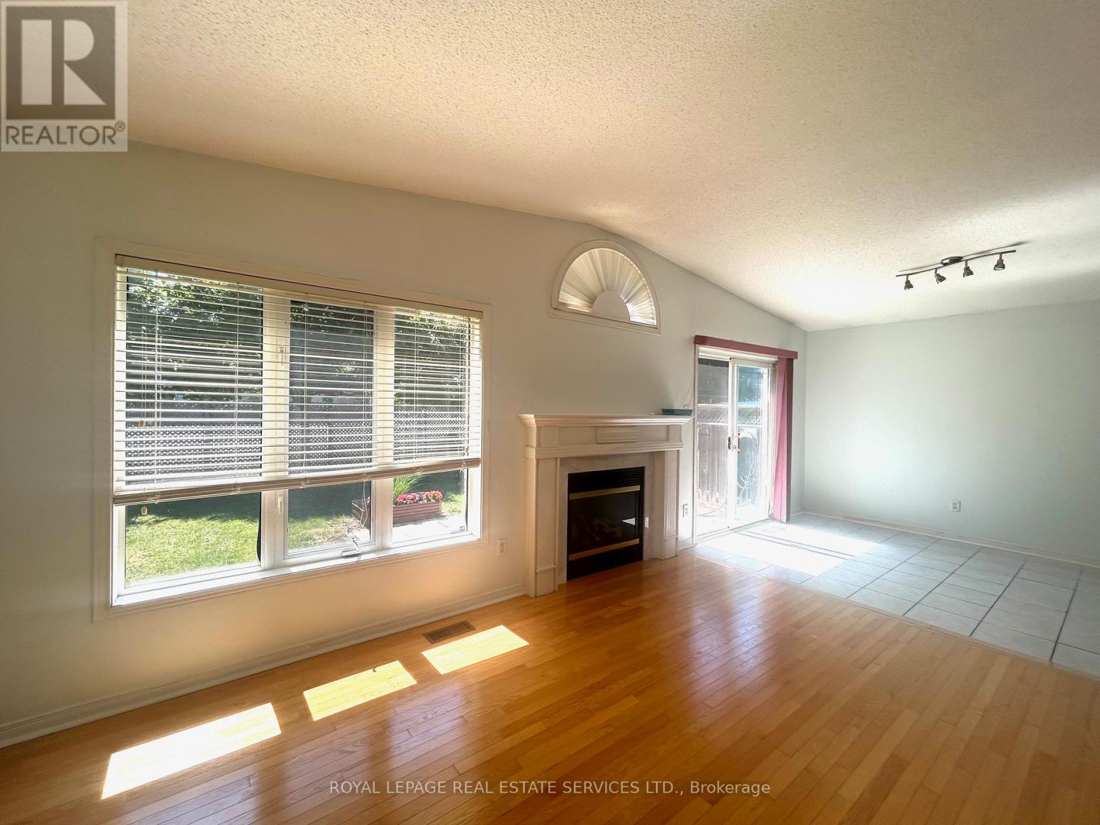 4908 Long Acre Drive, Mississauga, Ontario  L5M 7L1 - Photo 8 - W12428006