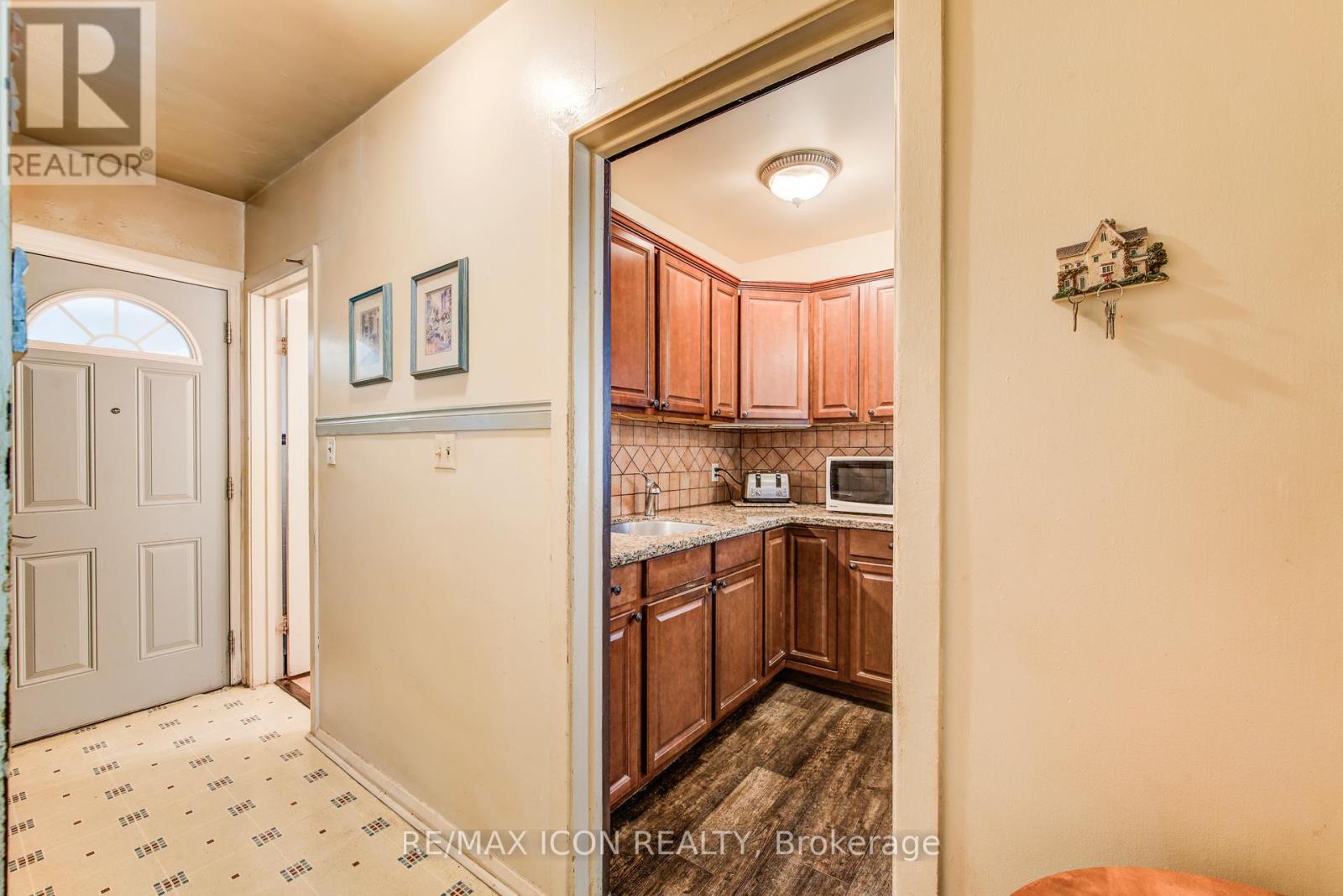 105 Lorne Crescent, Kitchener, Ontario  N2M 3Y4 - Photo 18 - X12428004