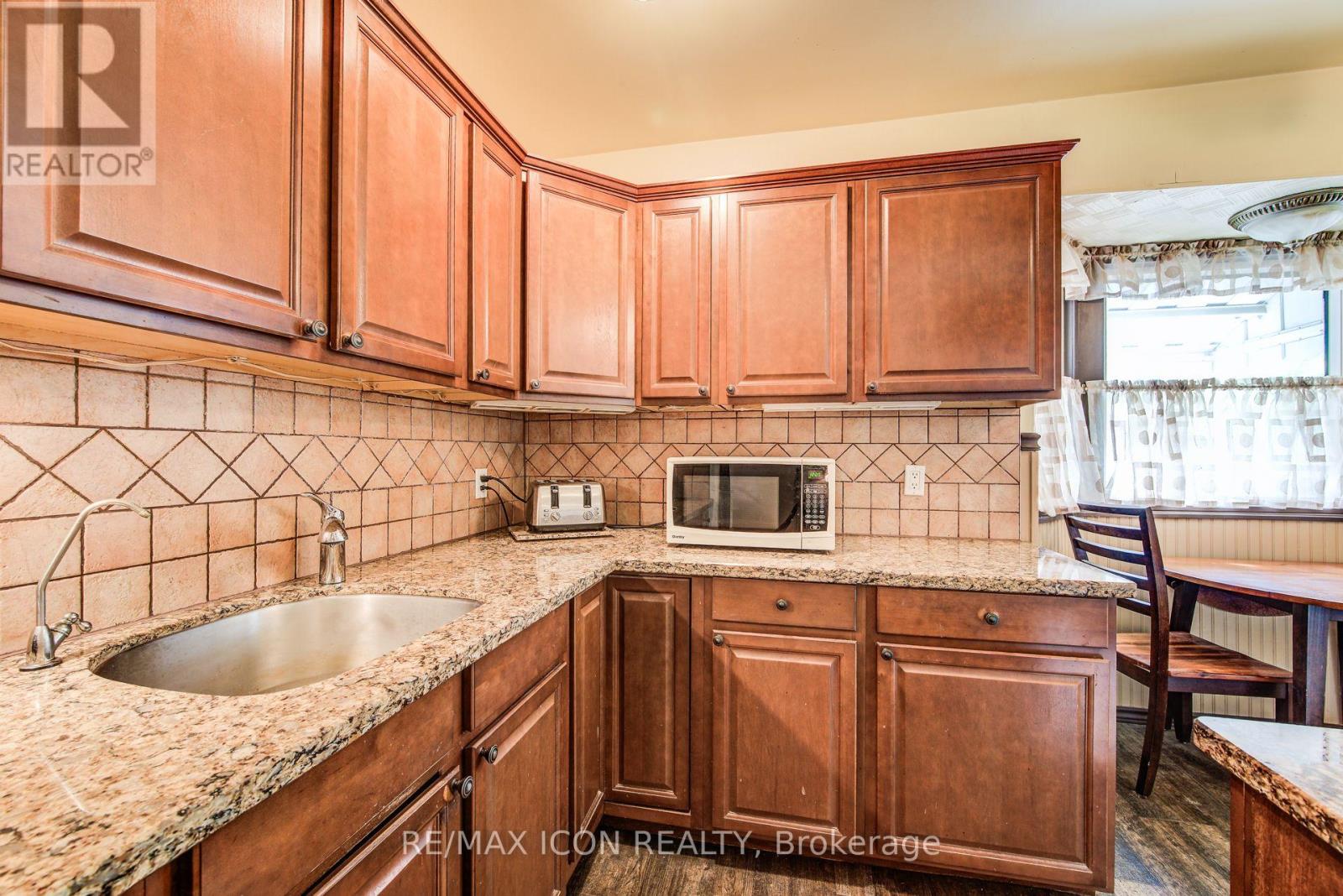105 Lorne Crescent, Kitchener, Ontario  N2M 3Y4 - Photo 19 - X12428004