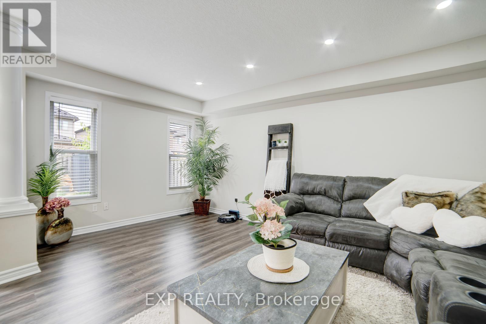 56 Verona Street, Kitchener, Ontario  N2R 1T9 - Photo 15 - X12428007