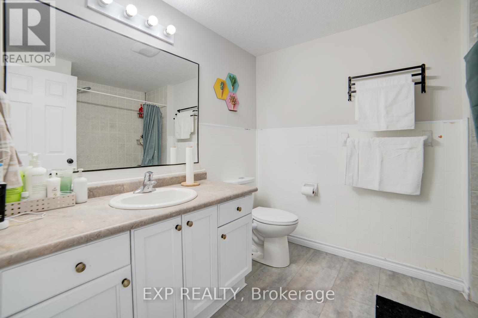 56 Verona Street, Kitchener, Ontario  N2R 1T9 - Photo 30 - X12428007