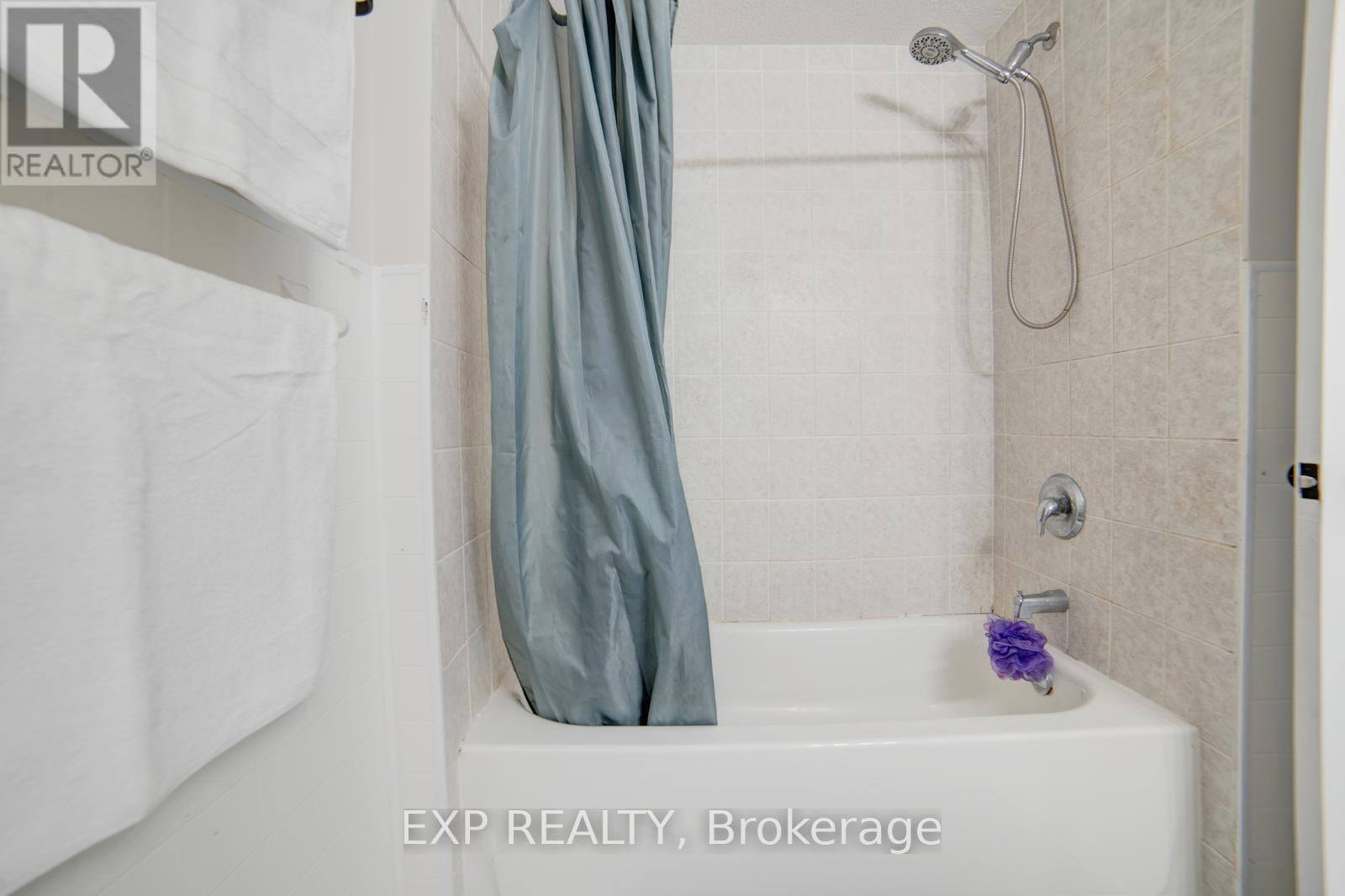 56 Verona Street, Kitchener, Ontario  N2R 1T9 - Photo 31 - X12428007