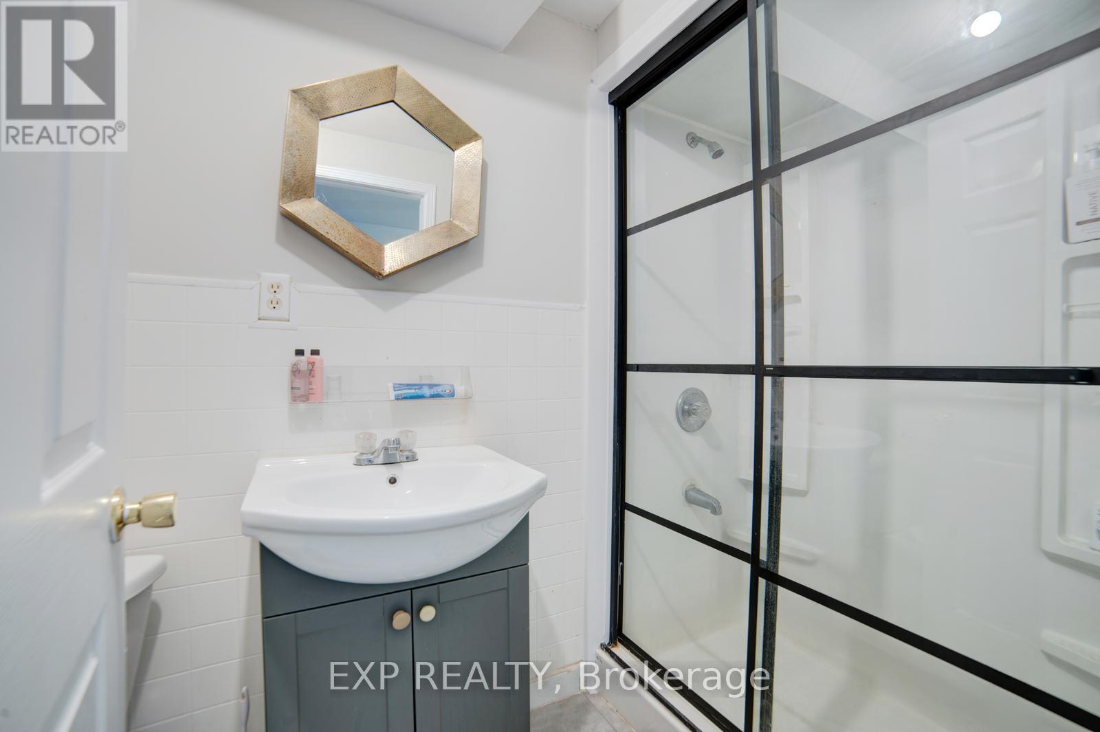 56 Verona Street, Kitchener, Ontario  N2R 1T9 - Photo 38 - X12428007