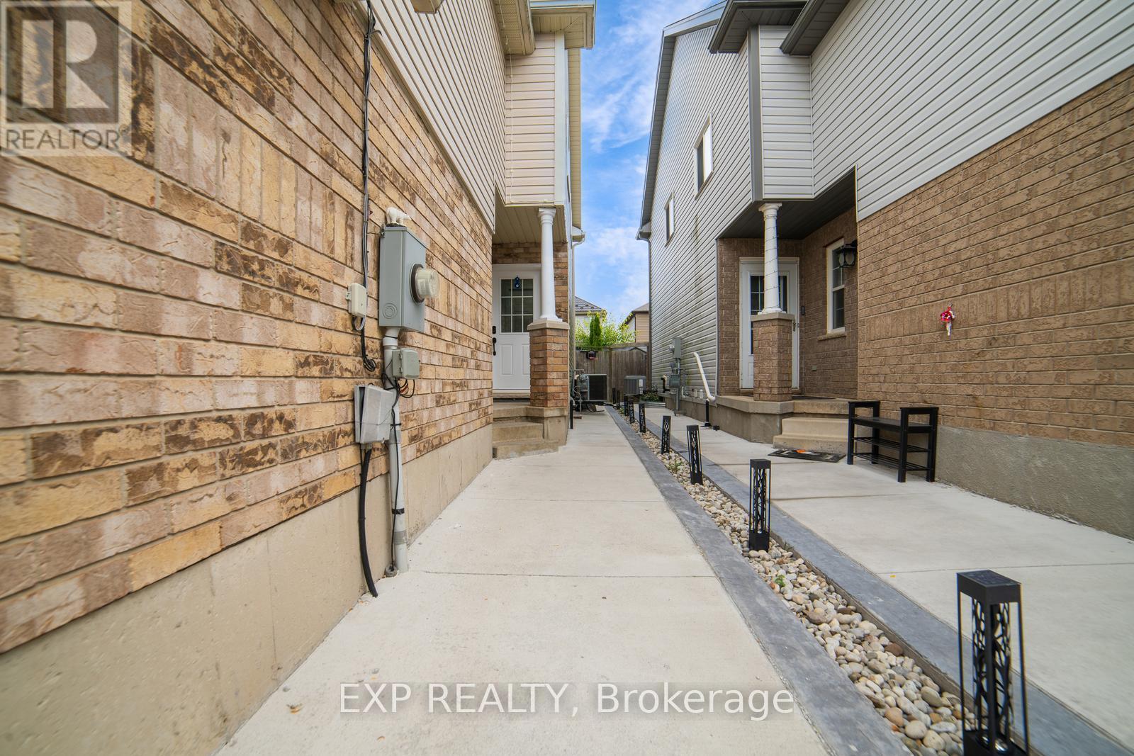 56 Verona Street, Kitchener, Ontario  N2R 1T9 - Photo 6 - X12428007