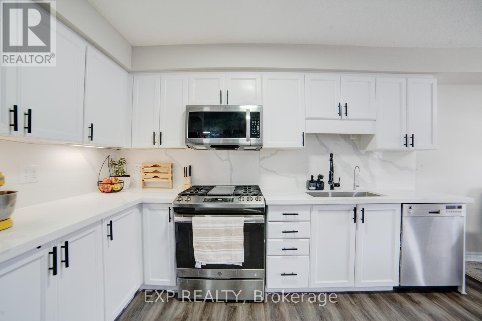 56 Verona Street, Kitchener, Ontario  N2R 1T9 - Photo 9 - X12428007