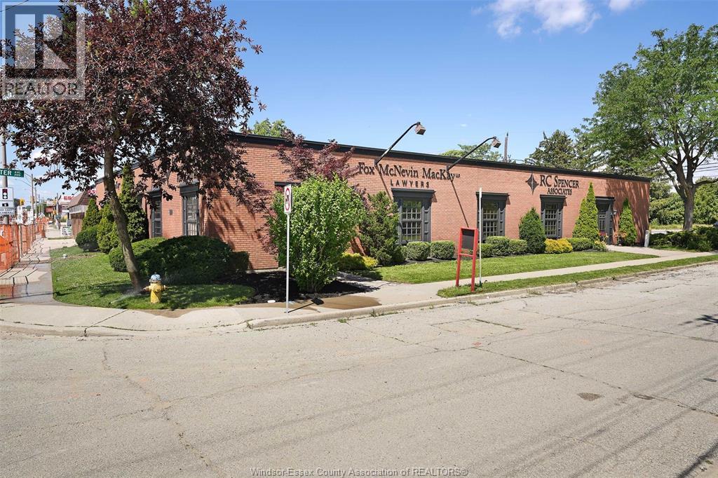 MLS# 25024533: 800 UNIVERSITY AVENUE West, Windsor, Canada