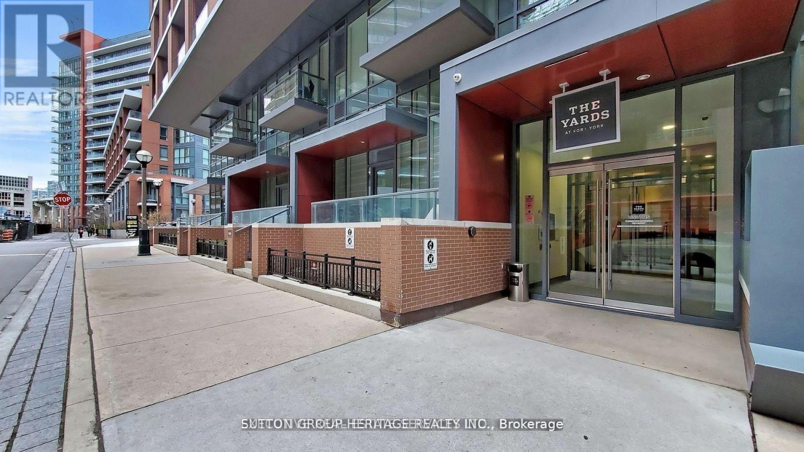 1901 - 20 Bruyeres Mews, Toronto, Ontario  M5V 0G8 - Photo 9 - C12428050
