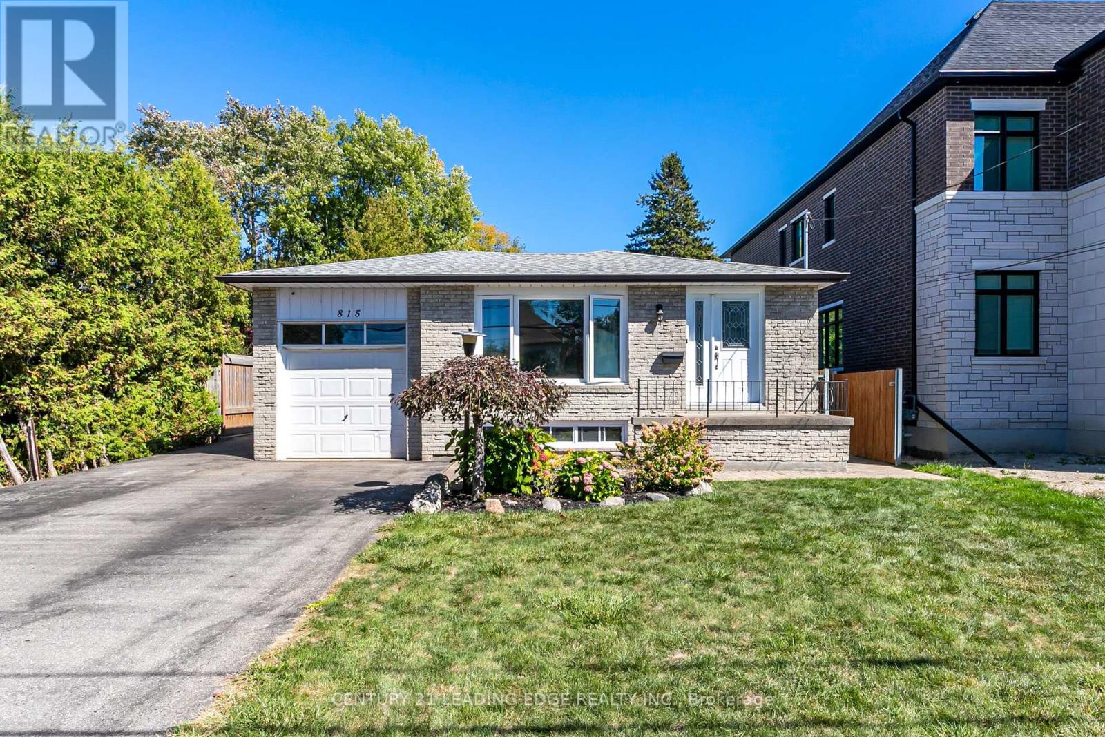 815 Douglas Avenue, Pickering, Ontario  L1W 1N2 - Photo 1 - E12428073