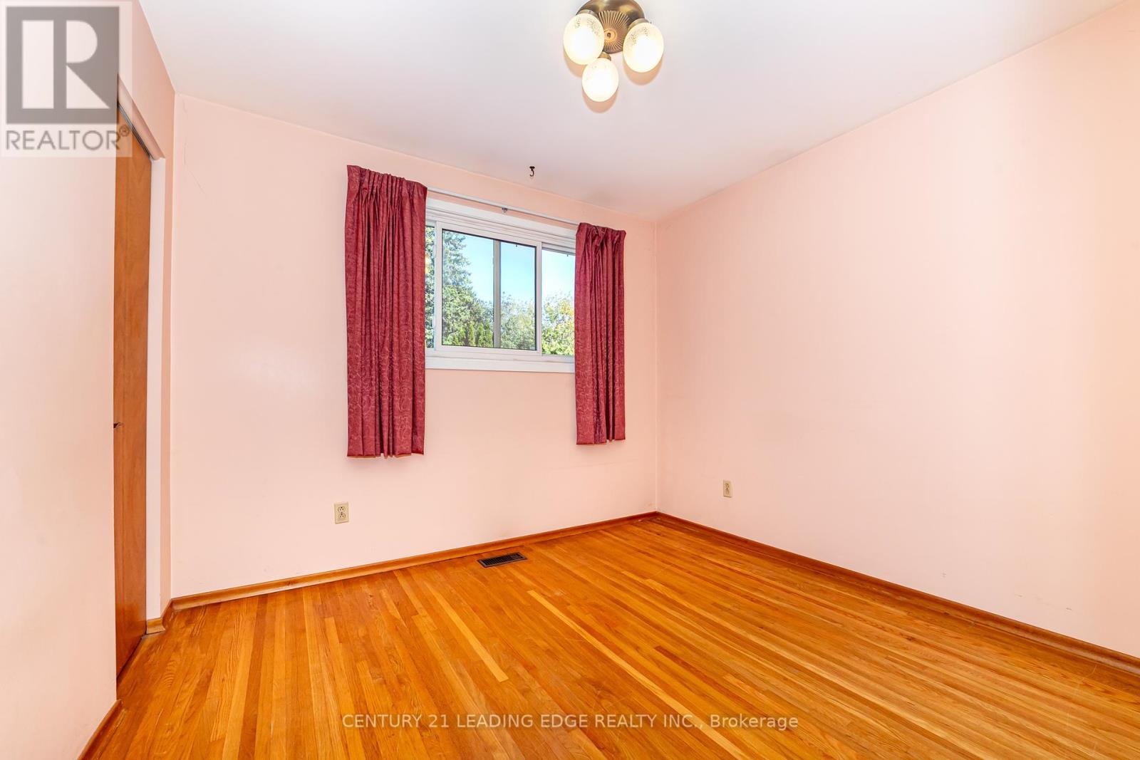 815 Douglas Avenue, Pickering, Ontario  L1W 1N2 - Photo 11 - E12428073