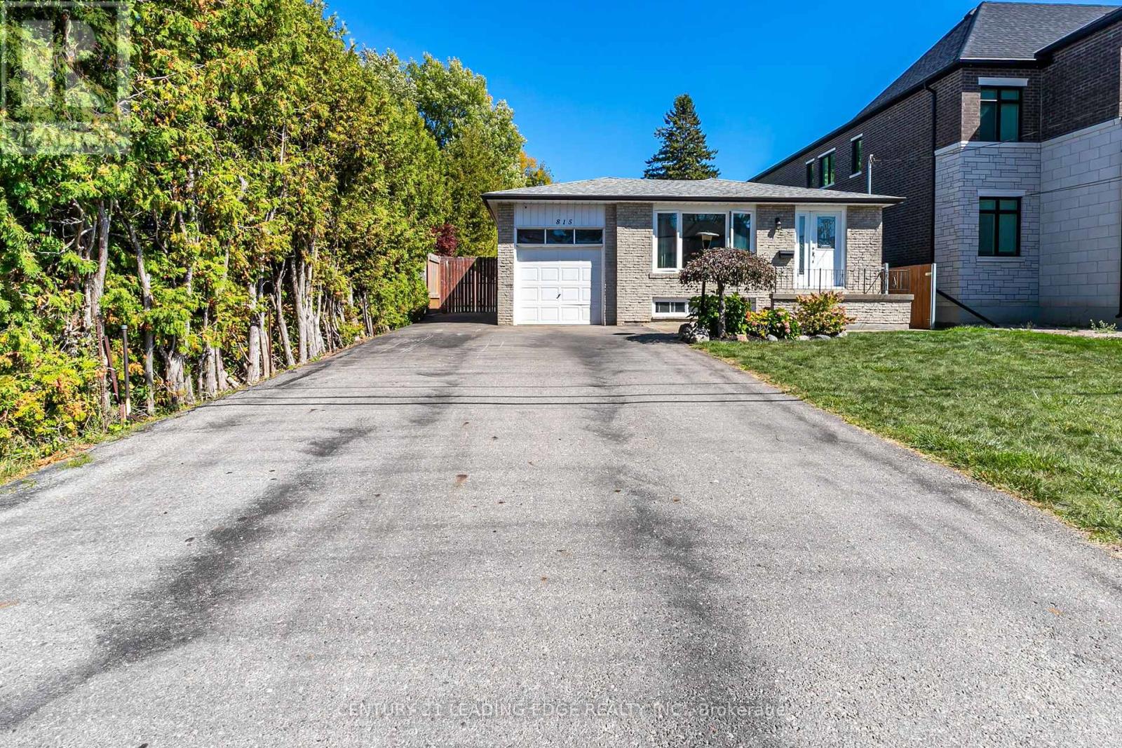 815 Douglas Avenue, Pickering, Ontario  L1W 1N2 - Photo 2 - E12428073