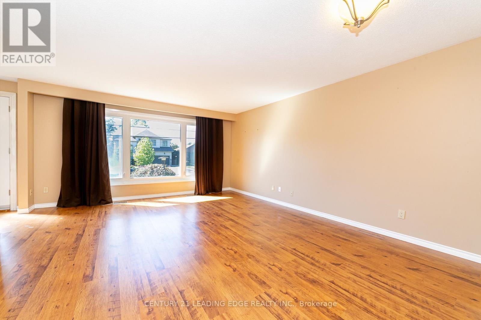 815 Douglas Avenue, Pickering, Ontario  L1W 1N2 - Photo 5 - E12428073