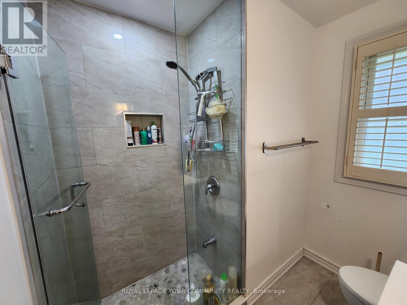 394 Paliser Crescent N, Richmond Hill, Ontario  L4C 1R6 - Photo 17 - N12423103