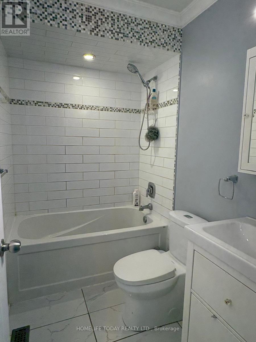 39 Park Place Drive, Markham, Ontario  L6E 1Z9 - Photo 12 - N12426697