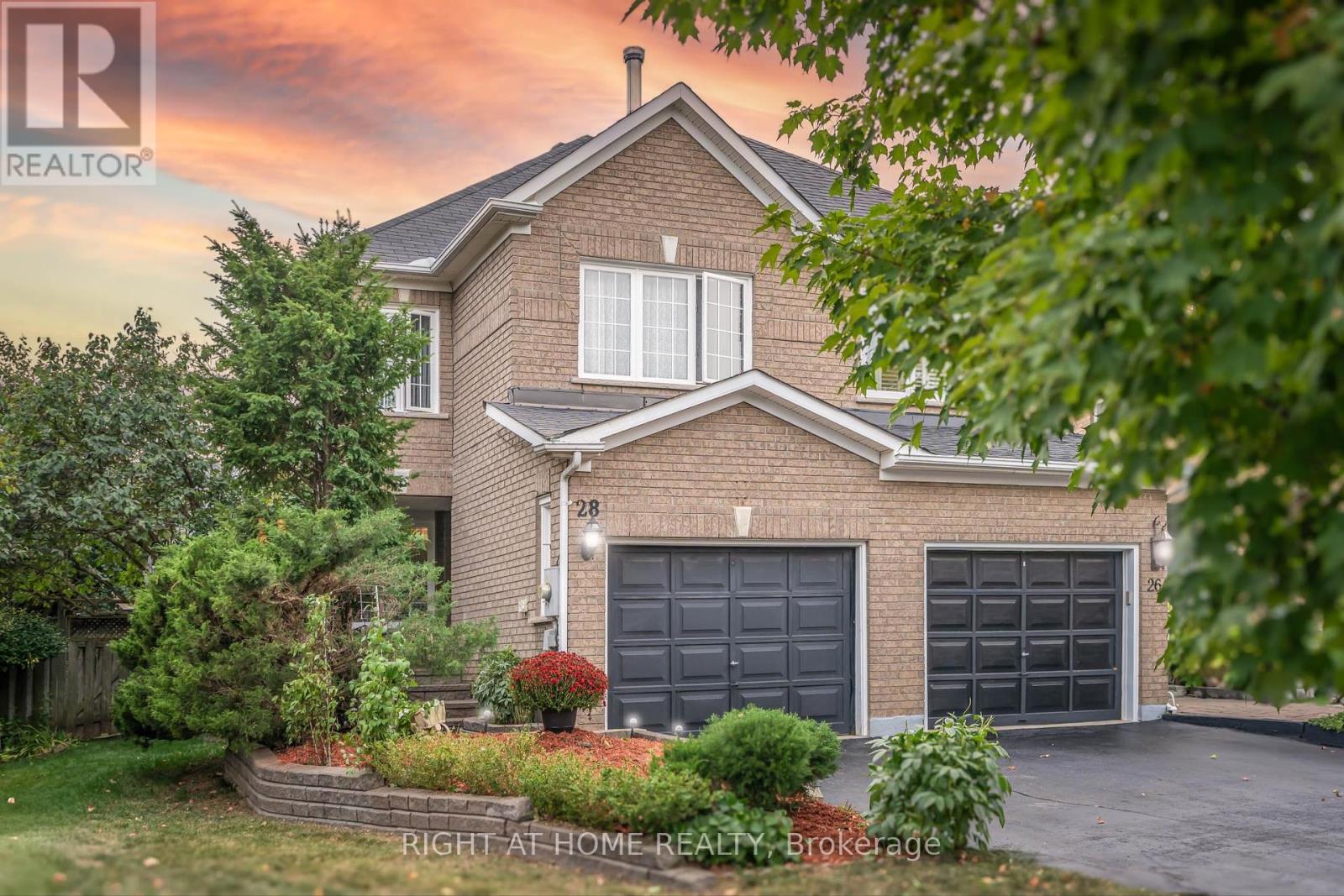 28 Foxtail Ridge, Newmarket, Ontario  L3X 1Z6 - Photo 2 - N12428021