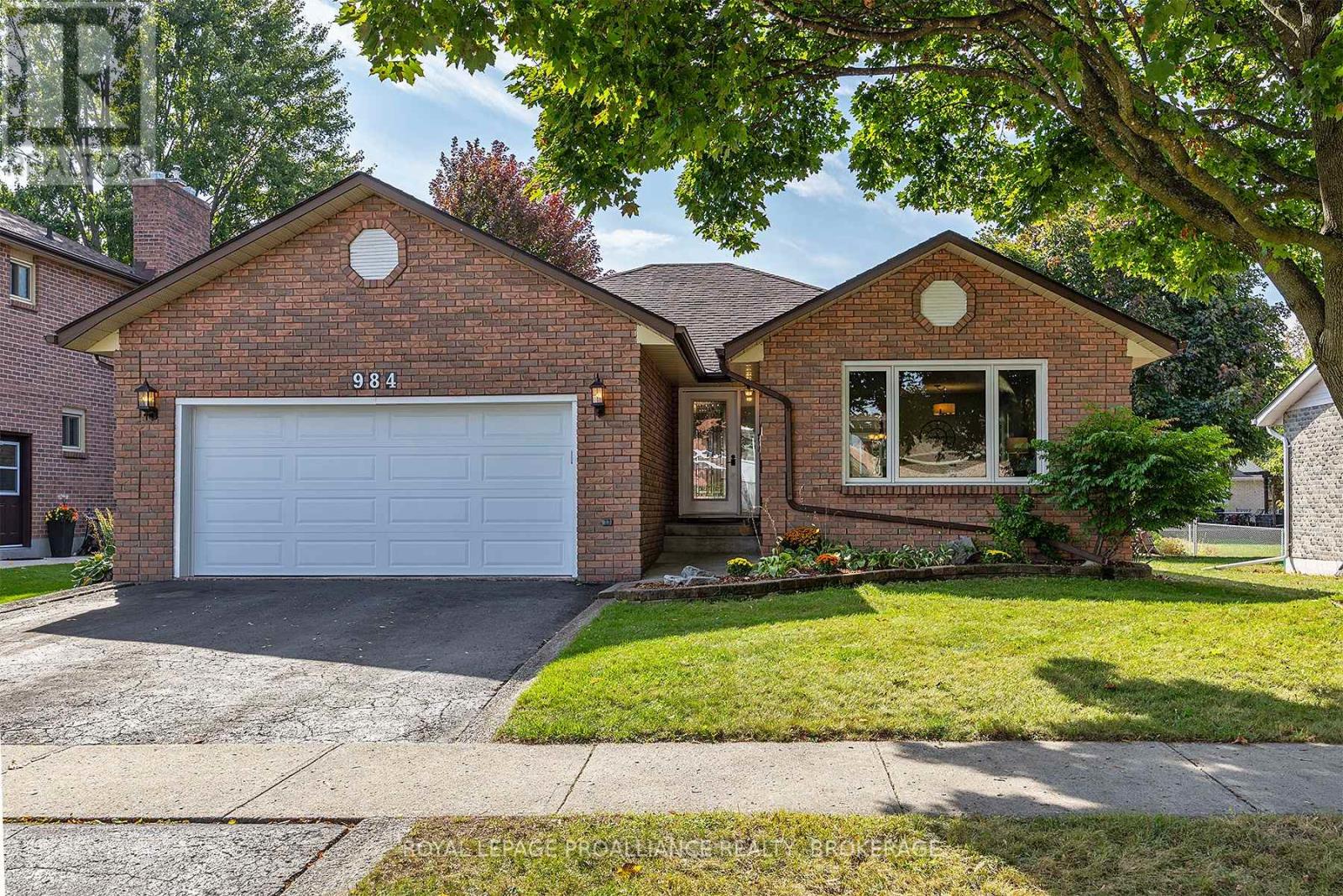 984 Ambleside Crescent, Kingston, Ontario  K7P 2B7 - Photo 1 - X12428125