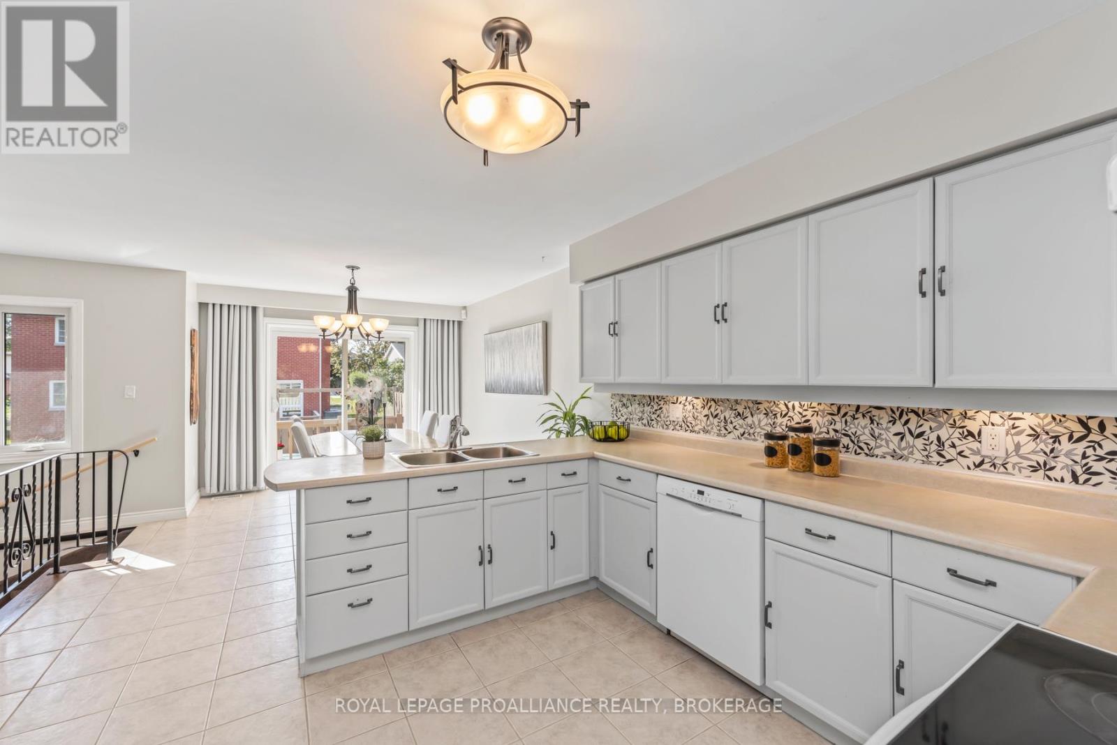 984 Ambleside Crescent, Kingston, Ontario  K7P 2B7 - Photo 11 - X12428125