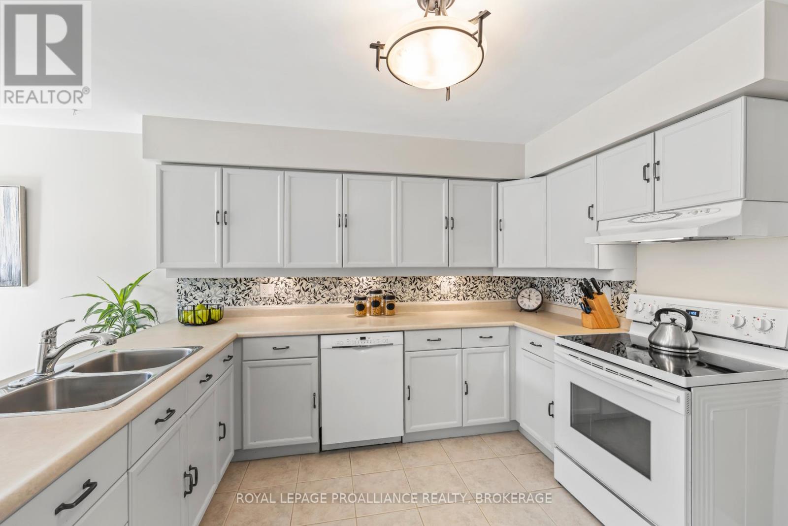 984 Ambleside Crescent, Kingston, Ontario  K7P 2B7 - Photo 12 - X12428125