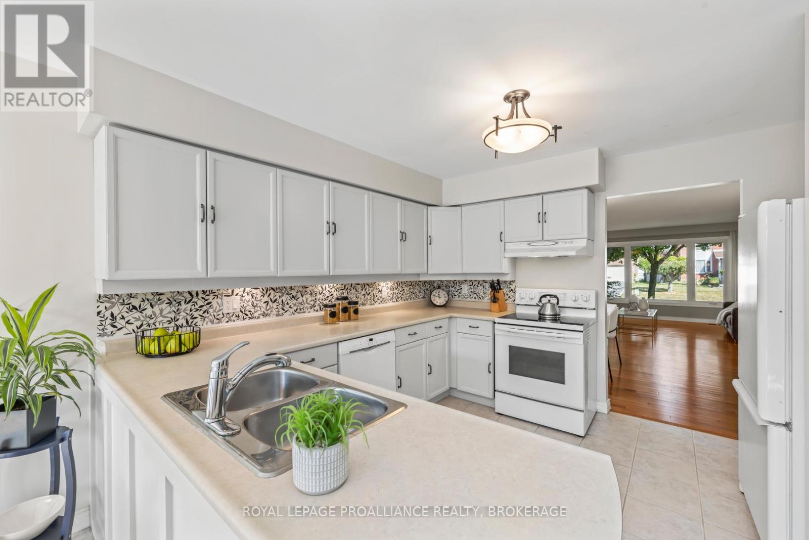 984 Ambleside Crescent, Kingston, Ontario  K7P 2B7 - Photo 13 - X12428125