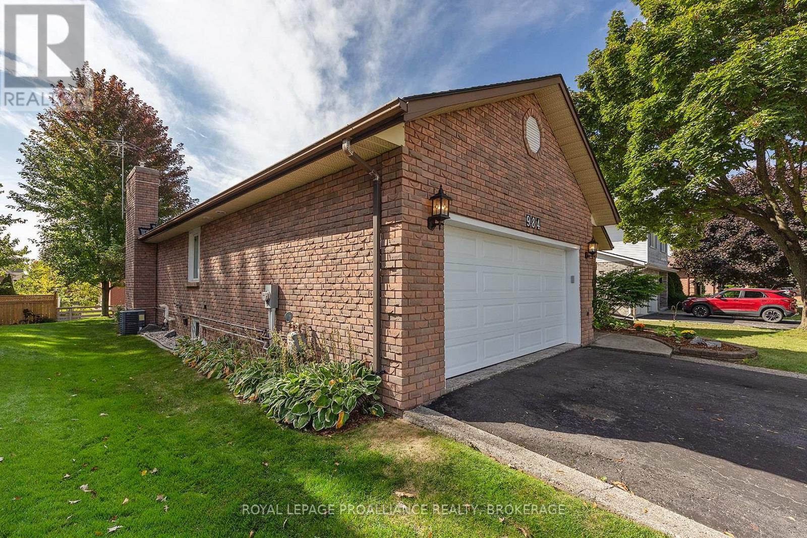 984 Ambleside Crescent, Kingston, Ontario  K7P 2B7 - Photo 2 - X12428125