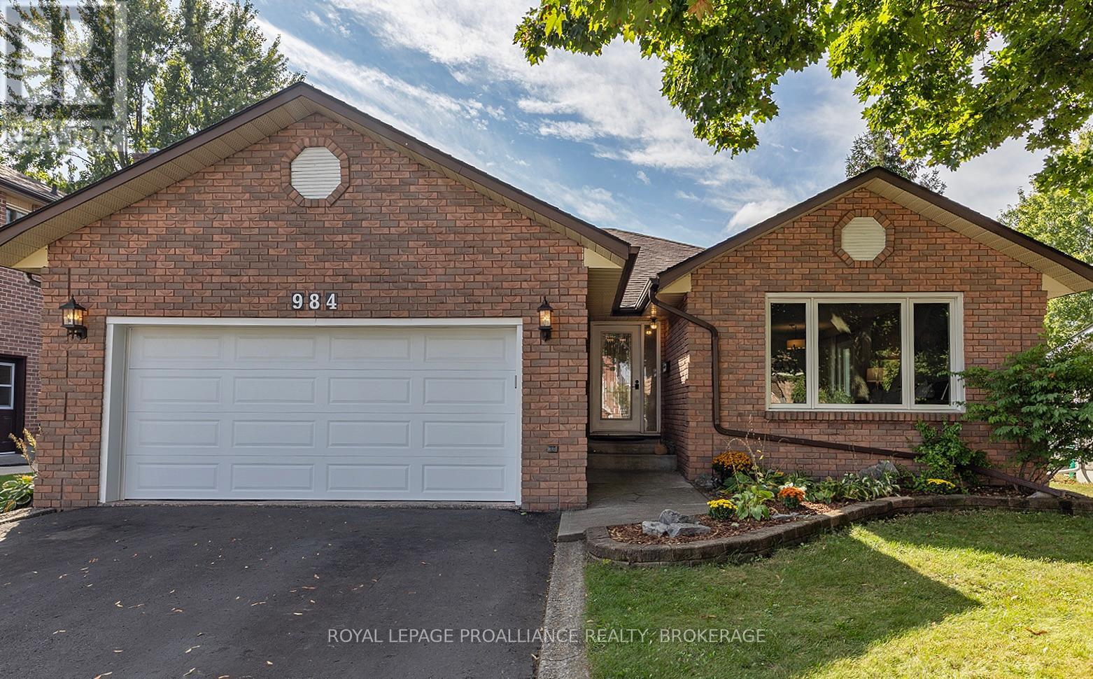 984 Ambleside Crescent, Kingston, Ontario  K7P 2B7 - Photo 3 - X12428125