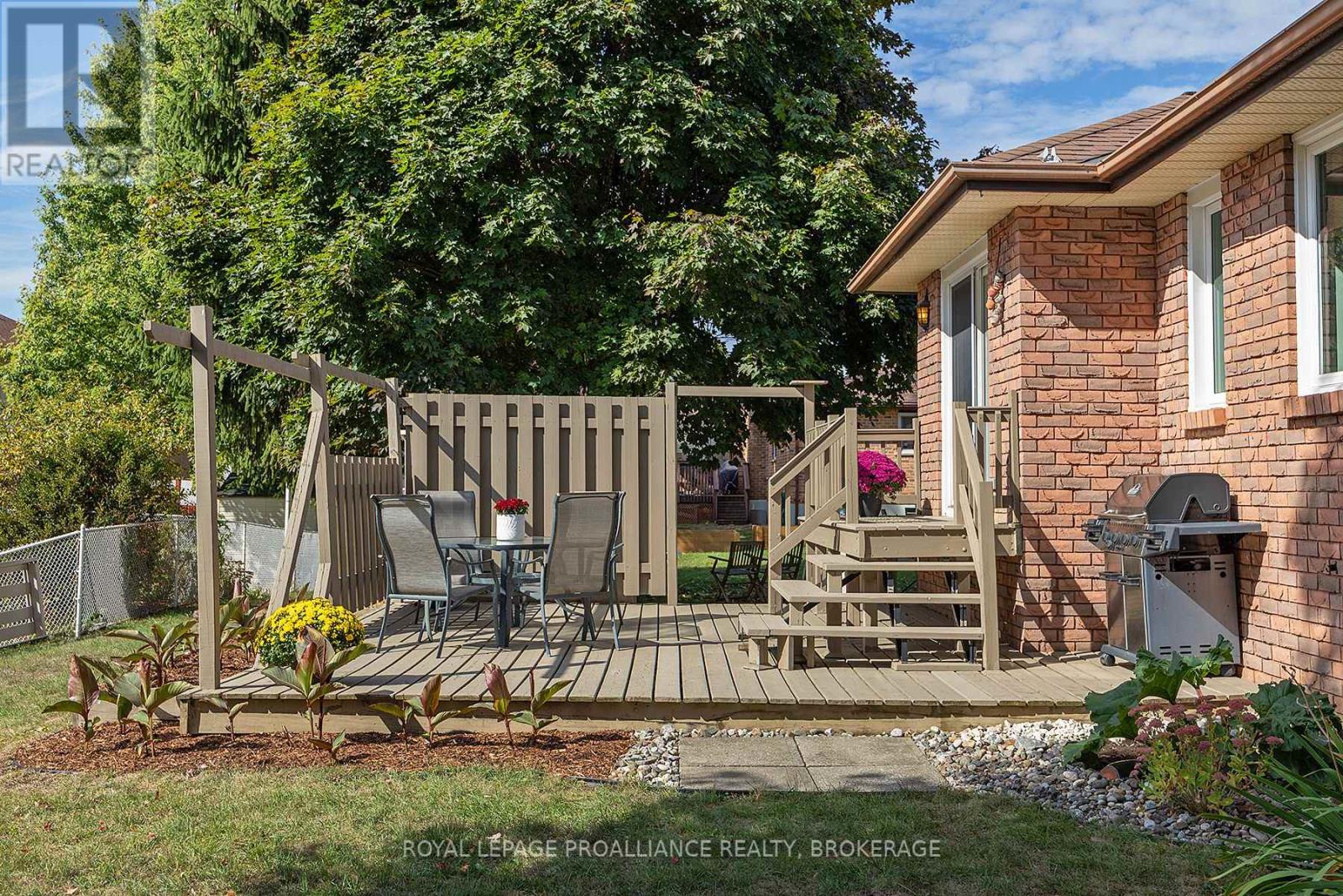 984 Ambleside Crescent, Kingston, Ontario  K7P 2B7 - Photo 38 - X12428125