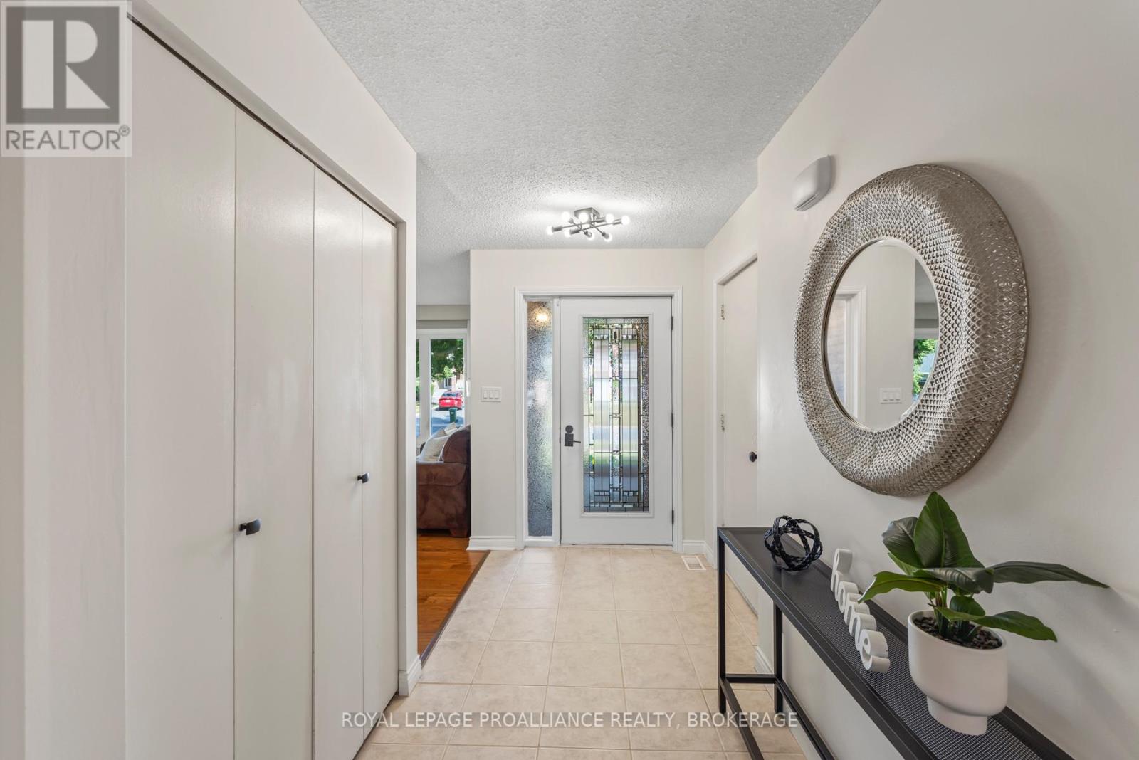 984 Ambleside Crescent, Kingston, Ontario  K7P 2B7 - Photo 4 - X12428125