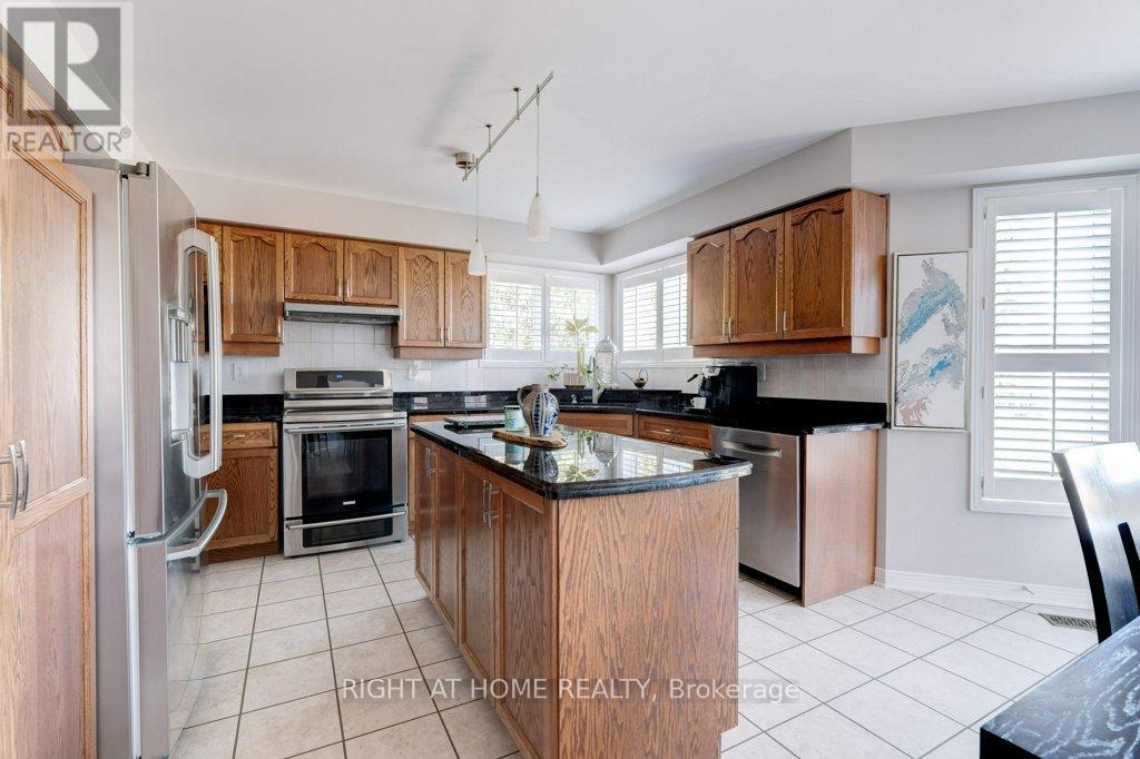 2109 Berwick Drive, Burlington, Ontario  L7M 4B3 - Photo 12 - W12428027