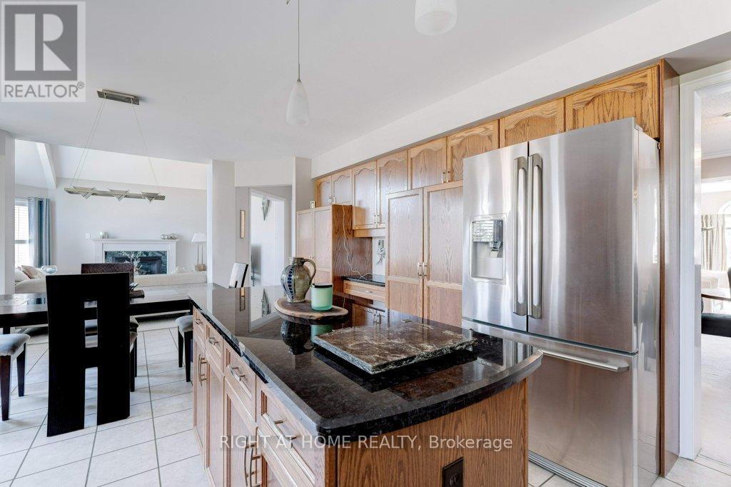 2109 Berwick Drive, Burlington, Ontario  L7M 4B3 - Photo 16 - W12428027