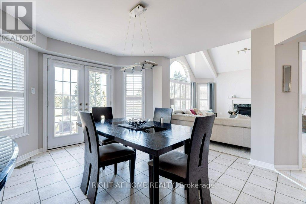 2109 Berwick Drive, Burlington, Ontario  L7M 4B3 - Photo 19 - W12428027