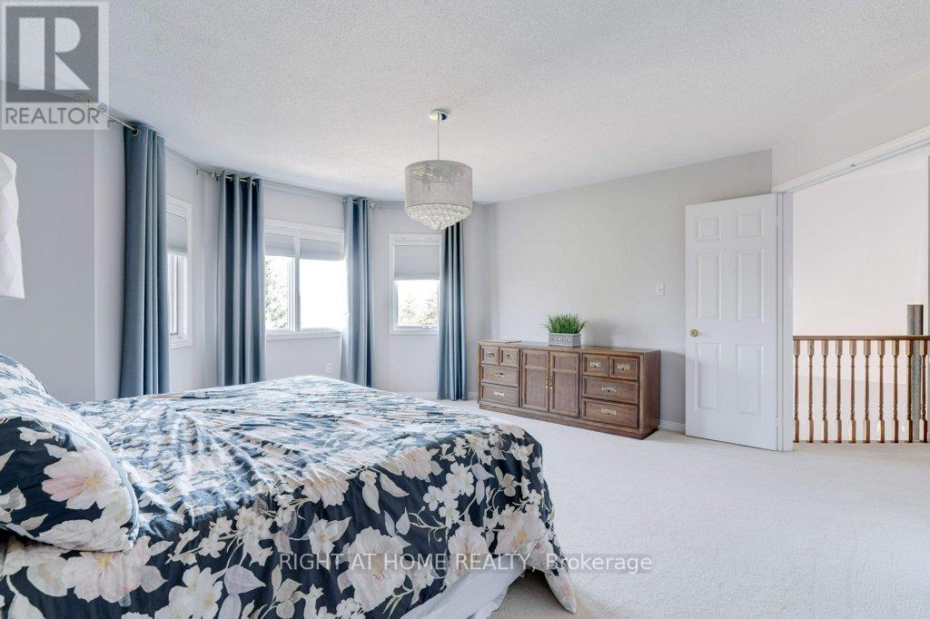 2109 Berwick Drive, Burlington, Ontario  L7M 4B3 - Photo 28 - W12428027