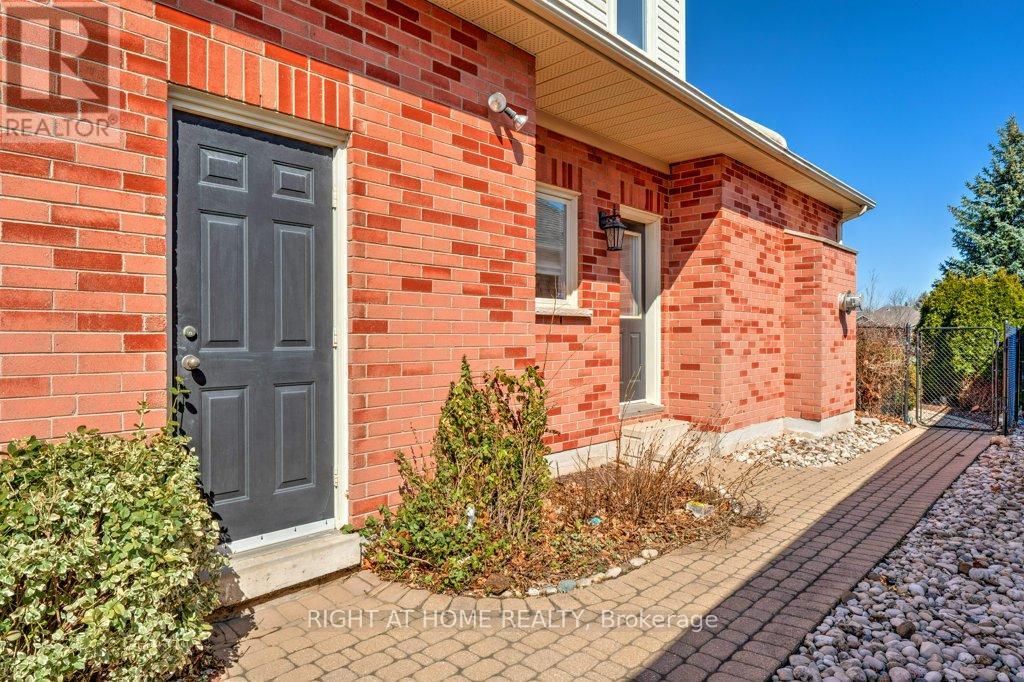 2109 Berwick Drive, Burlington, Ontario  L7M 4B3 - Photo 35 - W12428027