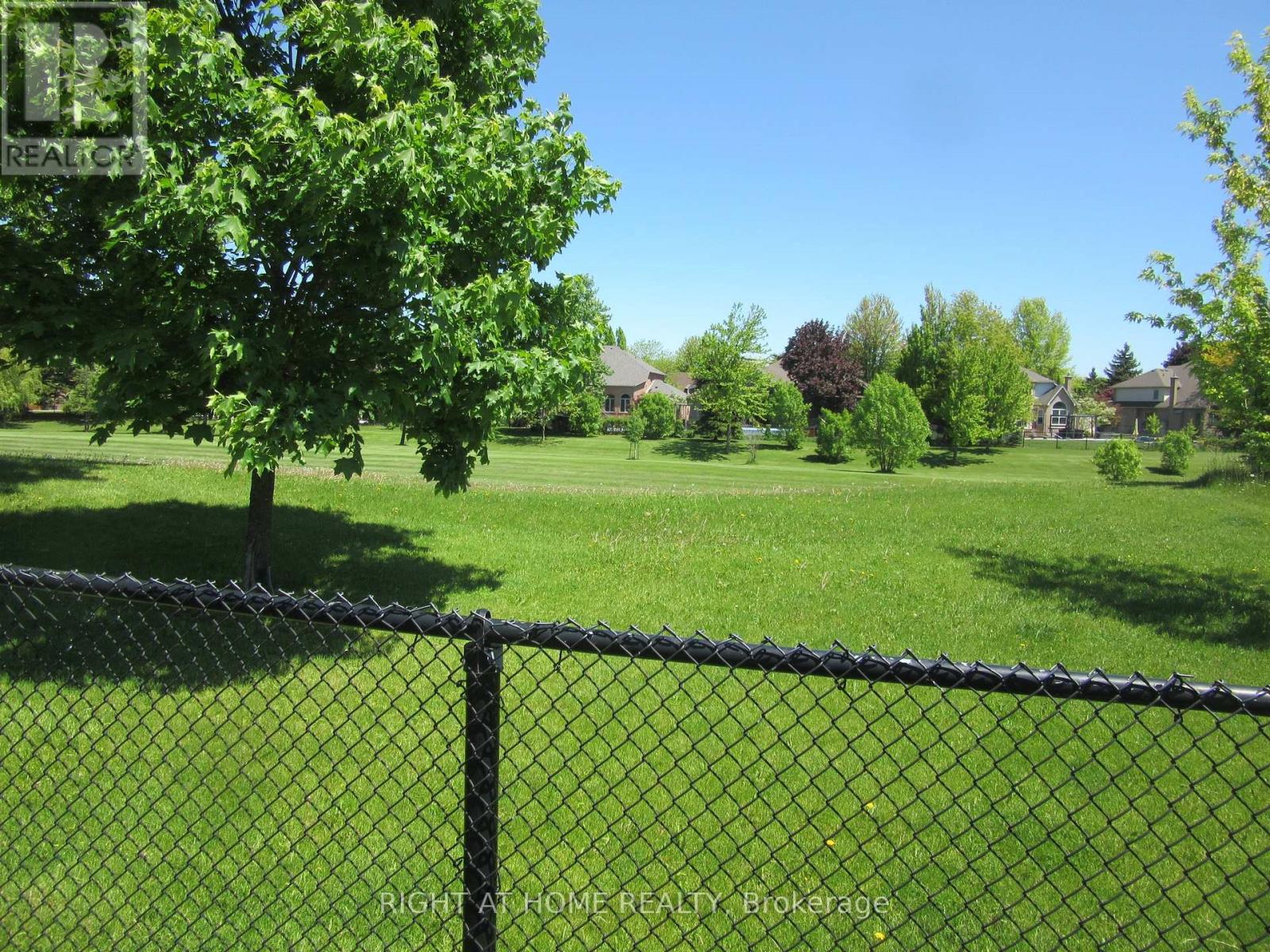 2109 Berwick Drive, Burlington, Ontario  L7M 4B3 - Photo 37 - W12428027