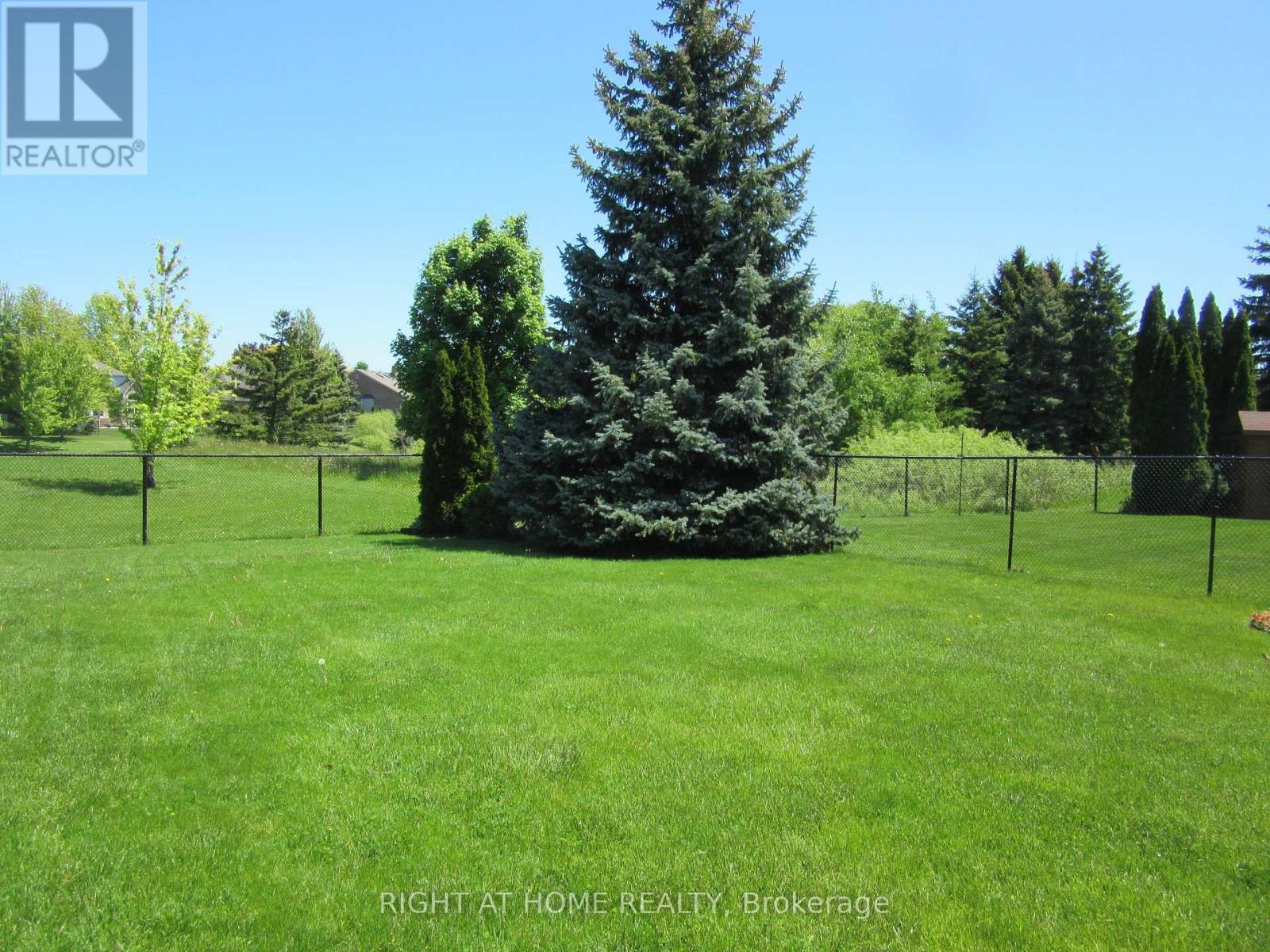 2109 Berwick Drive, Burlington, Ontario  L7M 4B3 - Photo 40 - W12428027