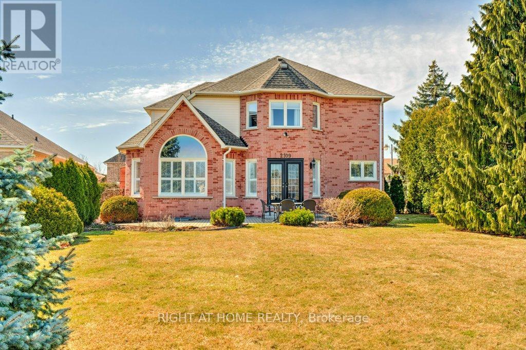 2109 Berwick Drive, Burlington, Ontario  L7M 4B3 - Photo 42 - W12428027