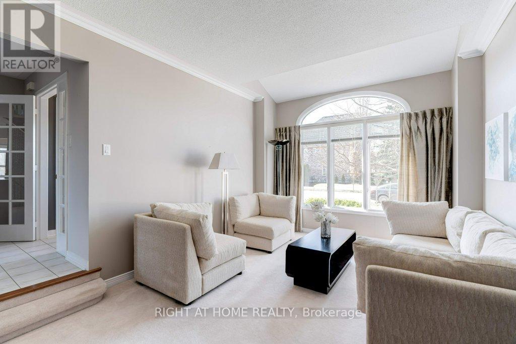2109 Berwick Drive, Burlington, Ontario  L7M 4B3 - Photo 7 - W12428027